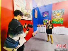 菲律宾艺术家詹森:画笔为媒,让菲中文化之